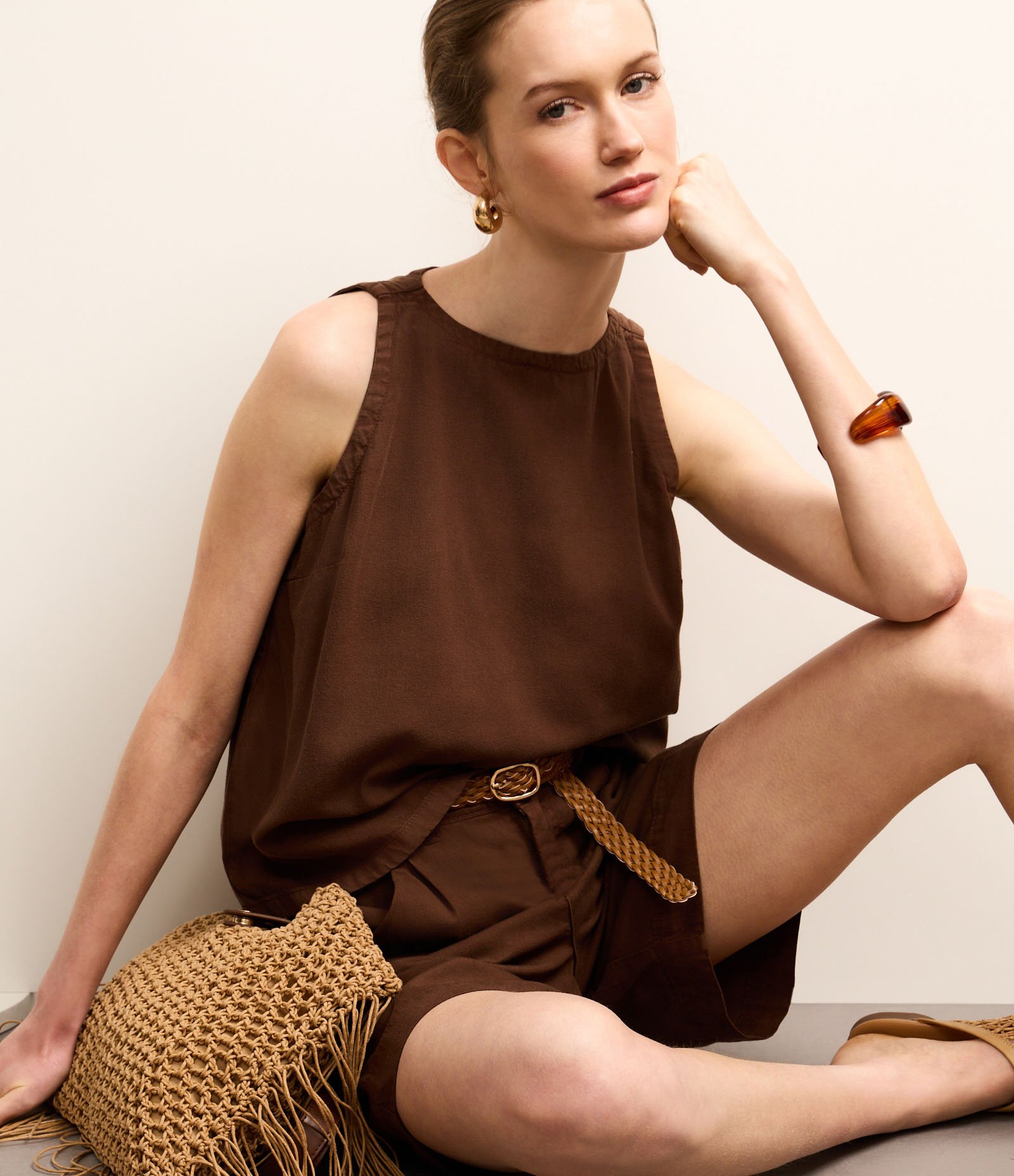 Blusa em Sarja sem Manga e com Fechamento Gota Marrom 5