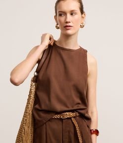 Blusa em Sarja sem Manga e com Fechamento Gota