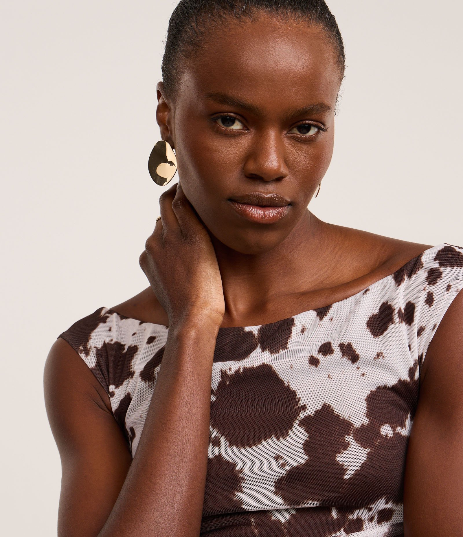 Vestido Reto Midi Ombro a Ombro e Estampa Animal Print Cinza/Marrom 6