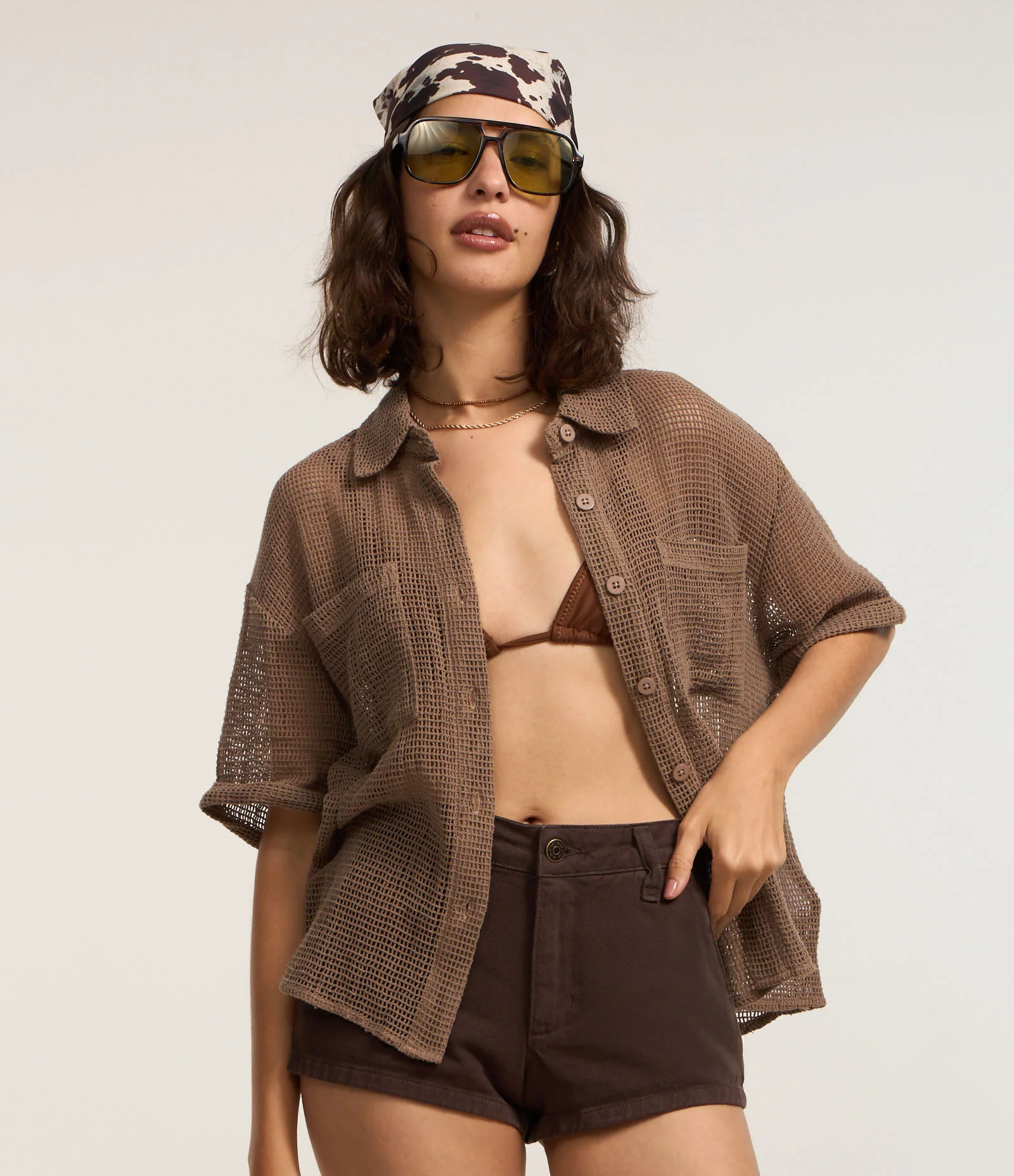 Camisa em Viscose com Textura com Bolso Frontal Marrom 2