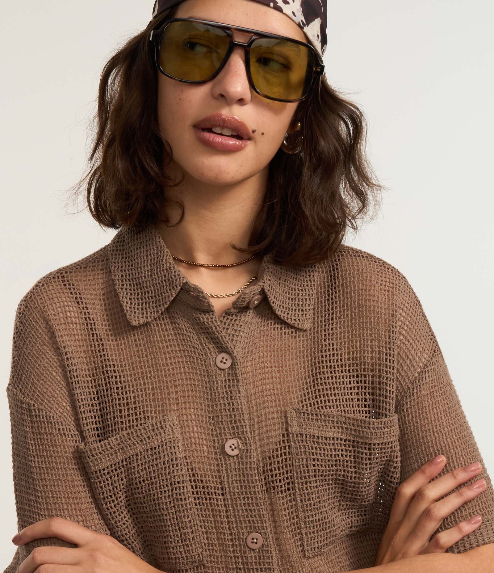 Camisa em Viscose com Textura com Bolso Frontal Marrom 4