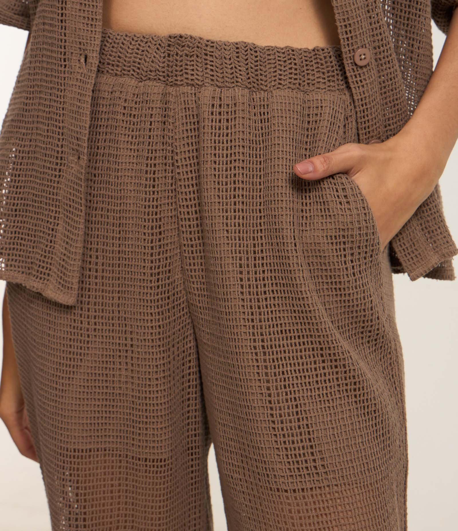Calça Pantalona em Algodão com Textura e Bolsos Marrom 4