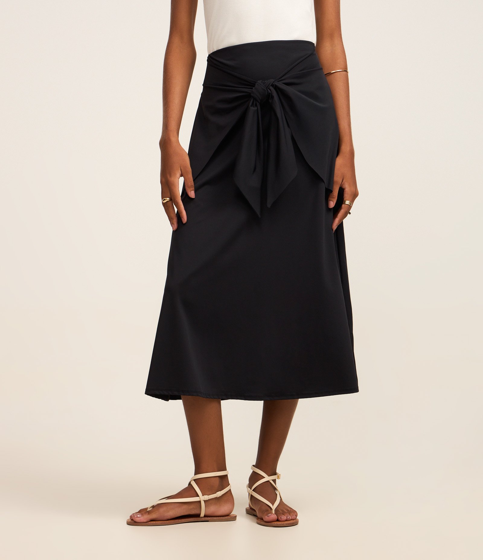 Saia Midi em Helanca com Amarração Frontal Preto 2