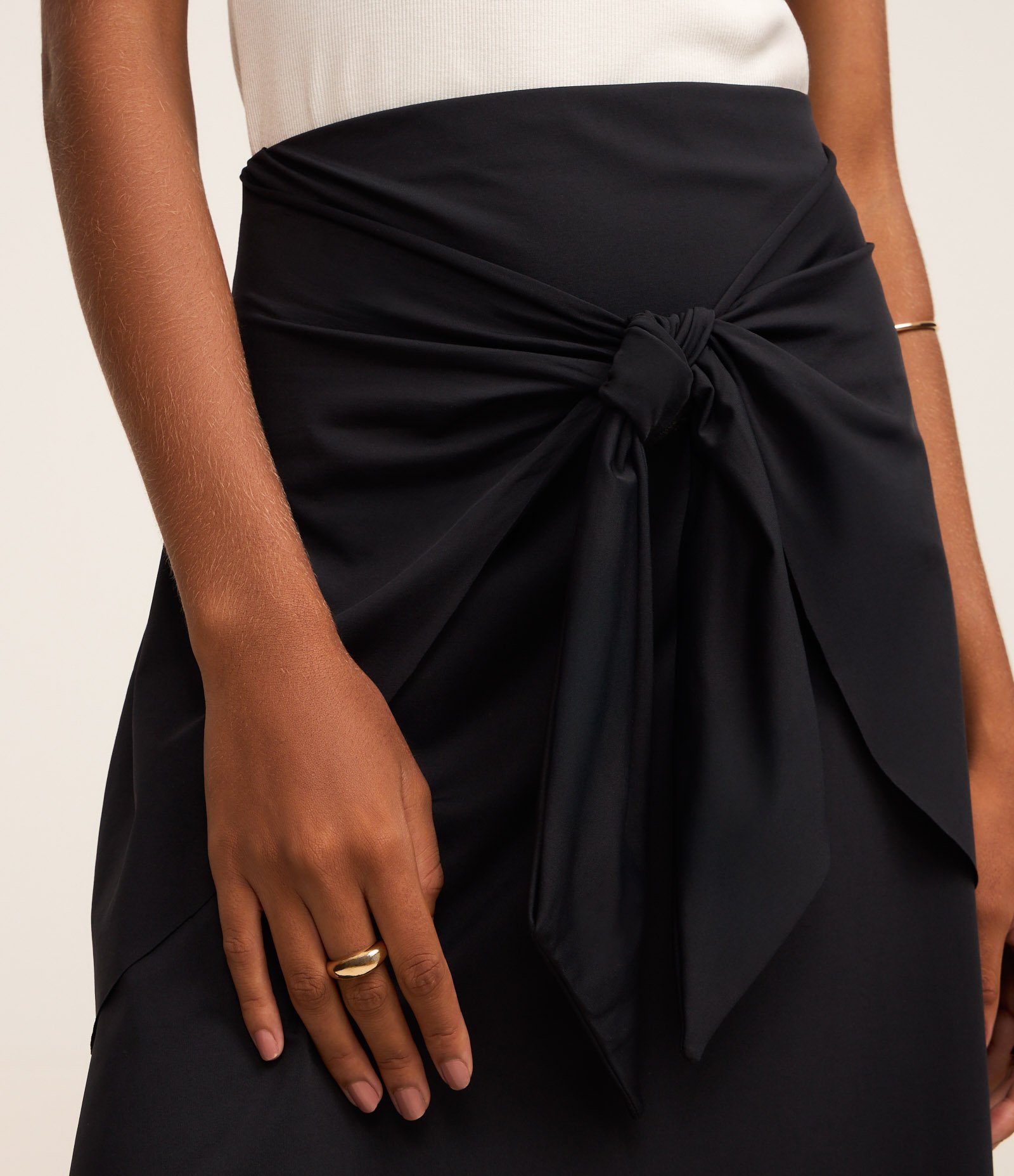 Saia Midi em Helanca com Amarração Frontal Preto 4