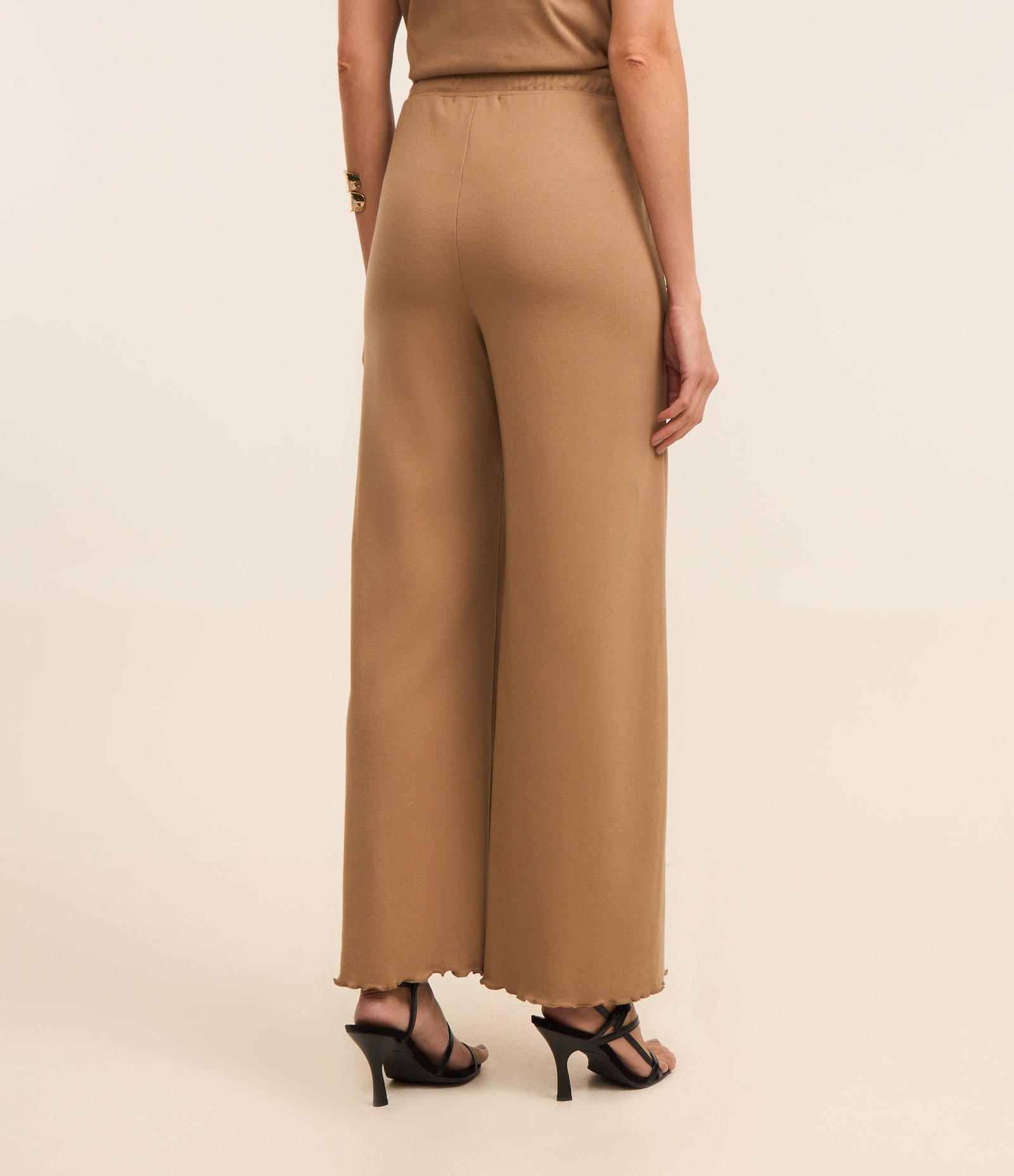 Calça Wide Leg com Cintura Alta e Elástico no Cós Bege 3