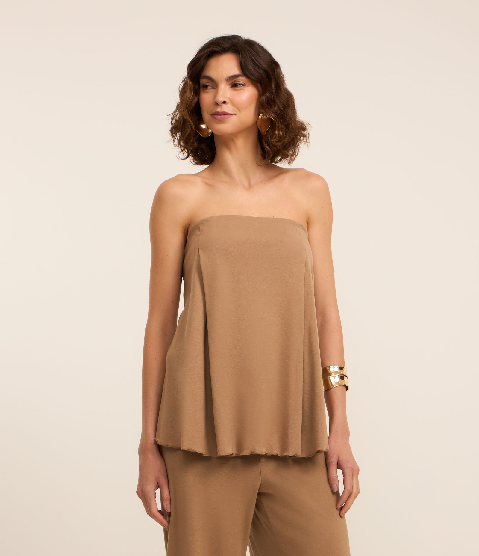 Blusa Alongada com Decote Tomara que Caia Bege 3