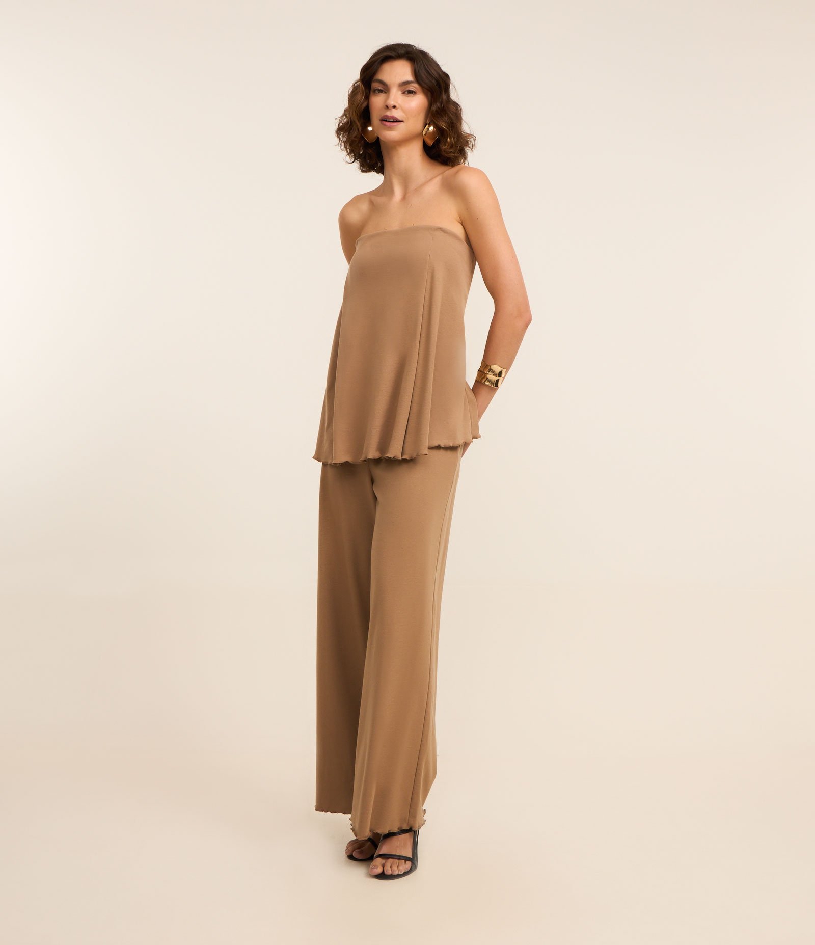 Blusa Alongada com Decote Tomara que Caia Bege 5