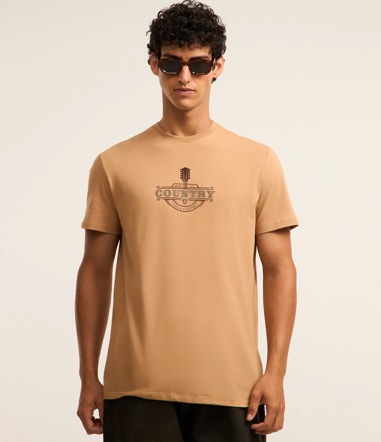 Camiseta Comfort em Algodão com Estampa Violão Country Marrom claro 1