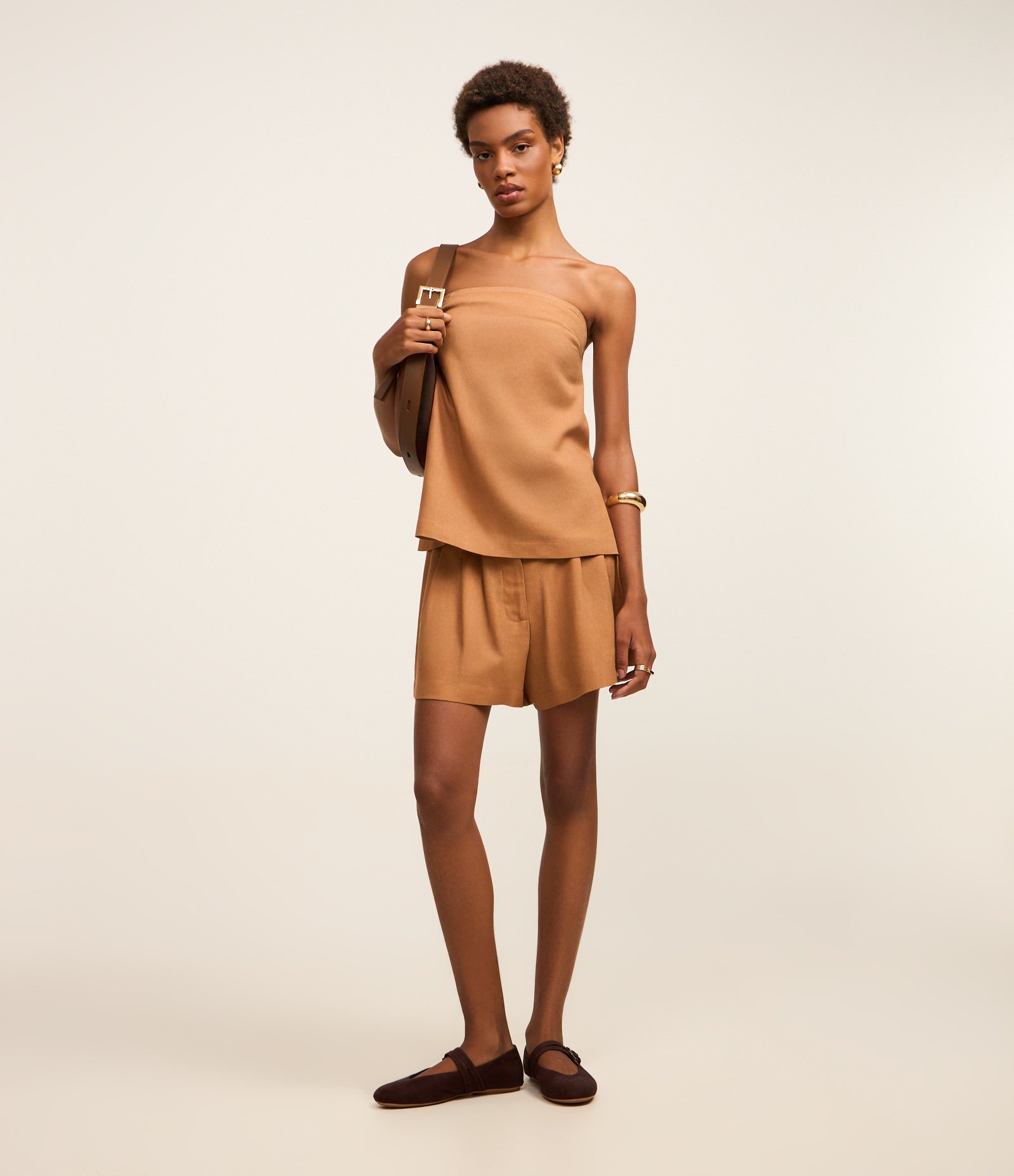 Short Reto Curto em Viscolinho Marrom 1