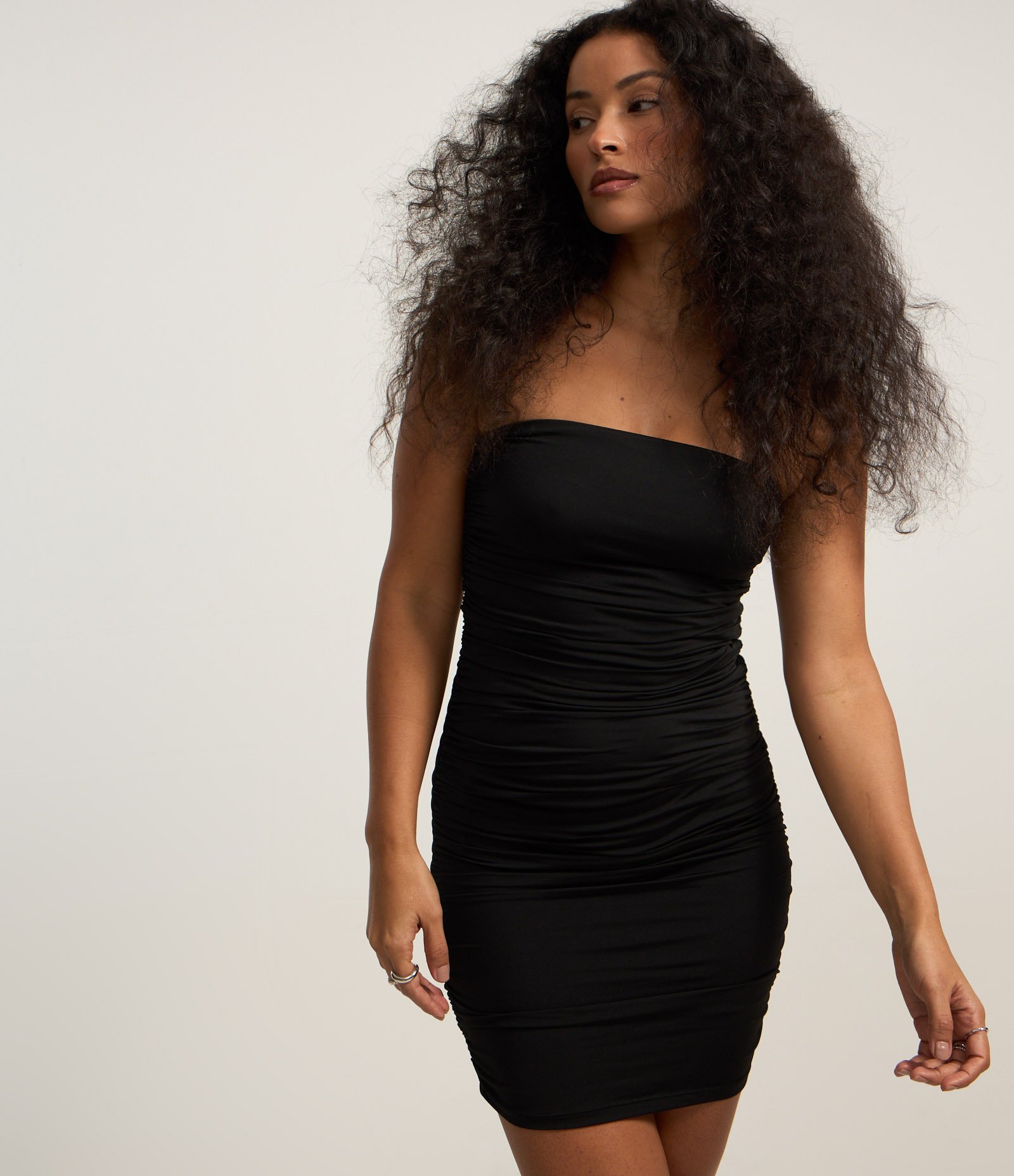 Vestido Curto em Poliamida Tomara que Caia com Drapeado Lateral Preto 3