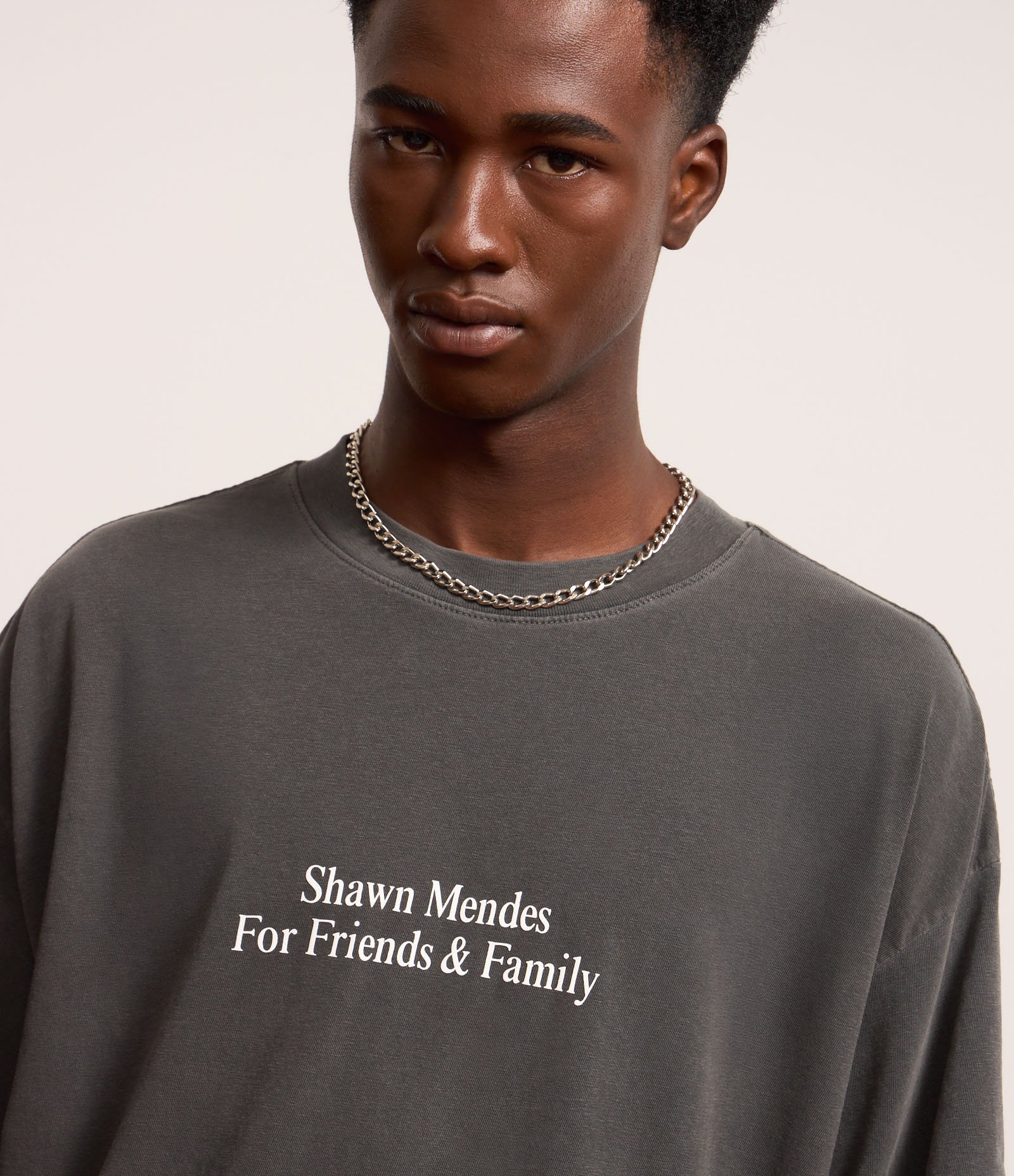 Camiseta Overboxy com Estampa do Shawn Mendes Cinza 5
