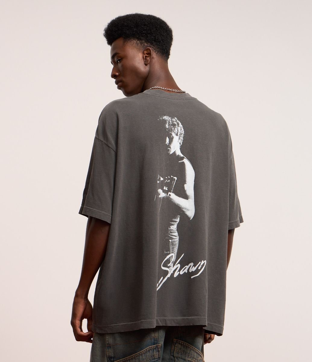 Camiseta Overboxy com Estampa do Shawn Mendes Cinza