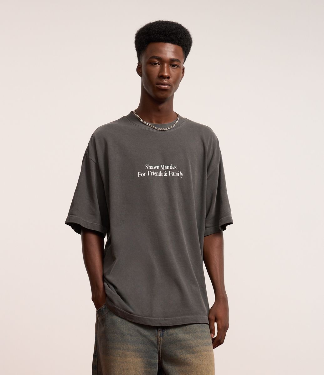 Camiseta Overboxy com Estampa do Shawn Mendes Cinza
