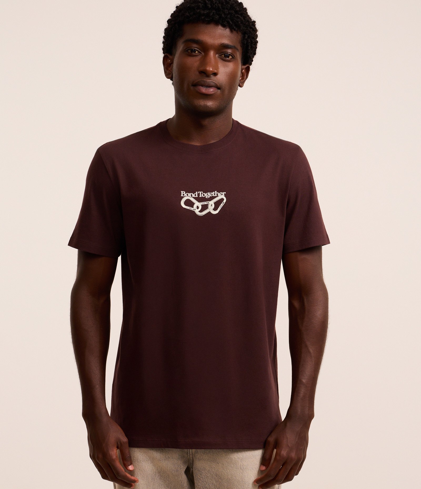 Camiseta Comfort em Algodão Peruano com Estampa Lettering Marrom 1