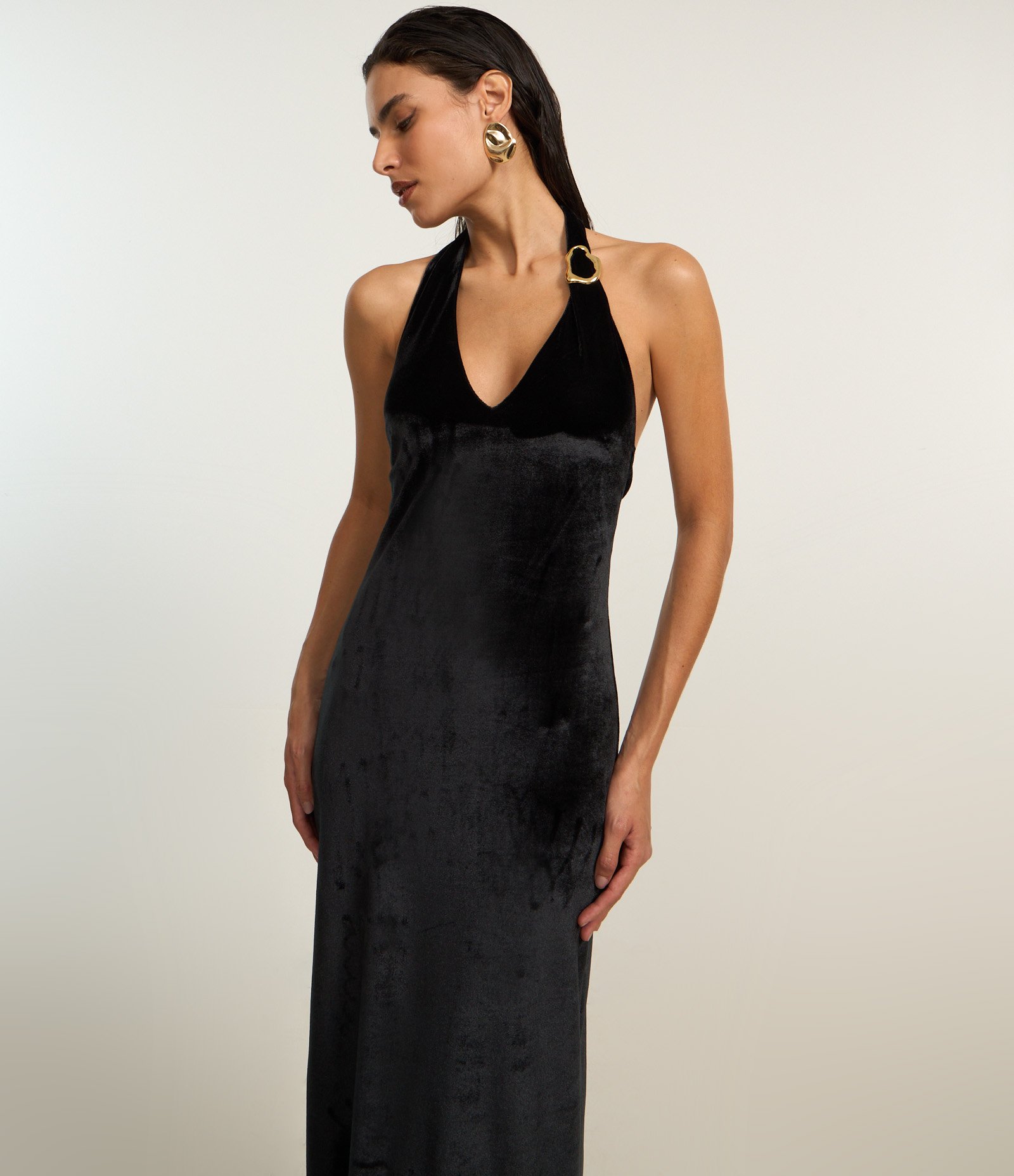 Vestido New Midi em Veludo Frente única com Aviamento na Alça Preto 2