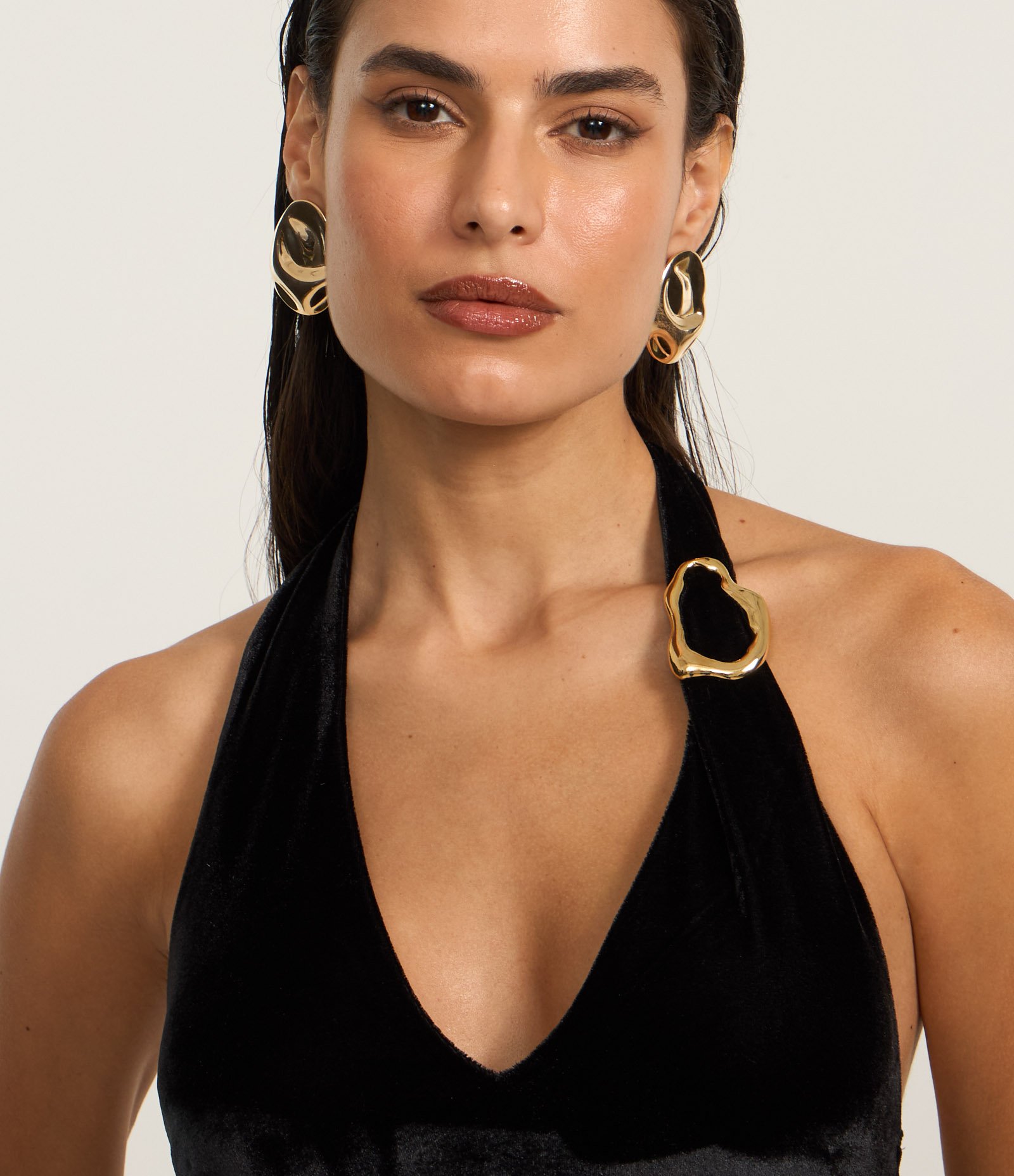Vestido New Midi em Veludo Frente única com Aviamento na Alça Preto 3