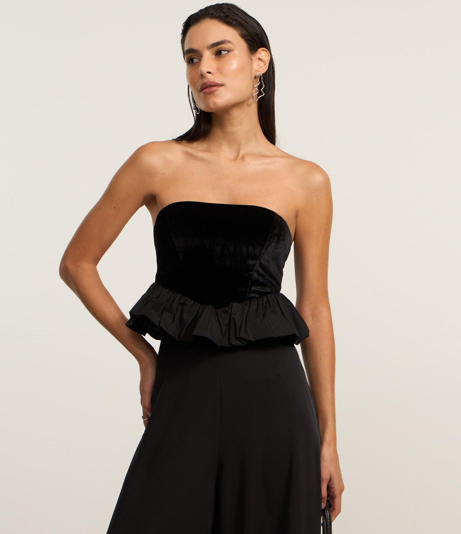Blusa em Veludo com Barra Balonê Preto 3