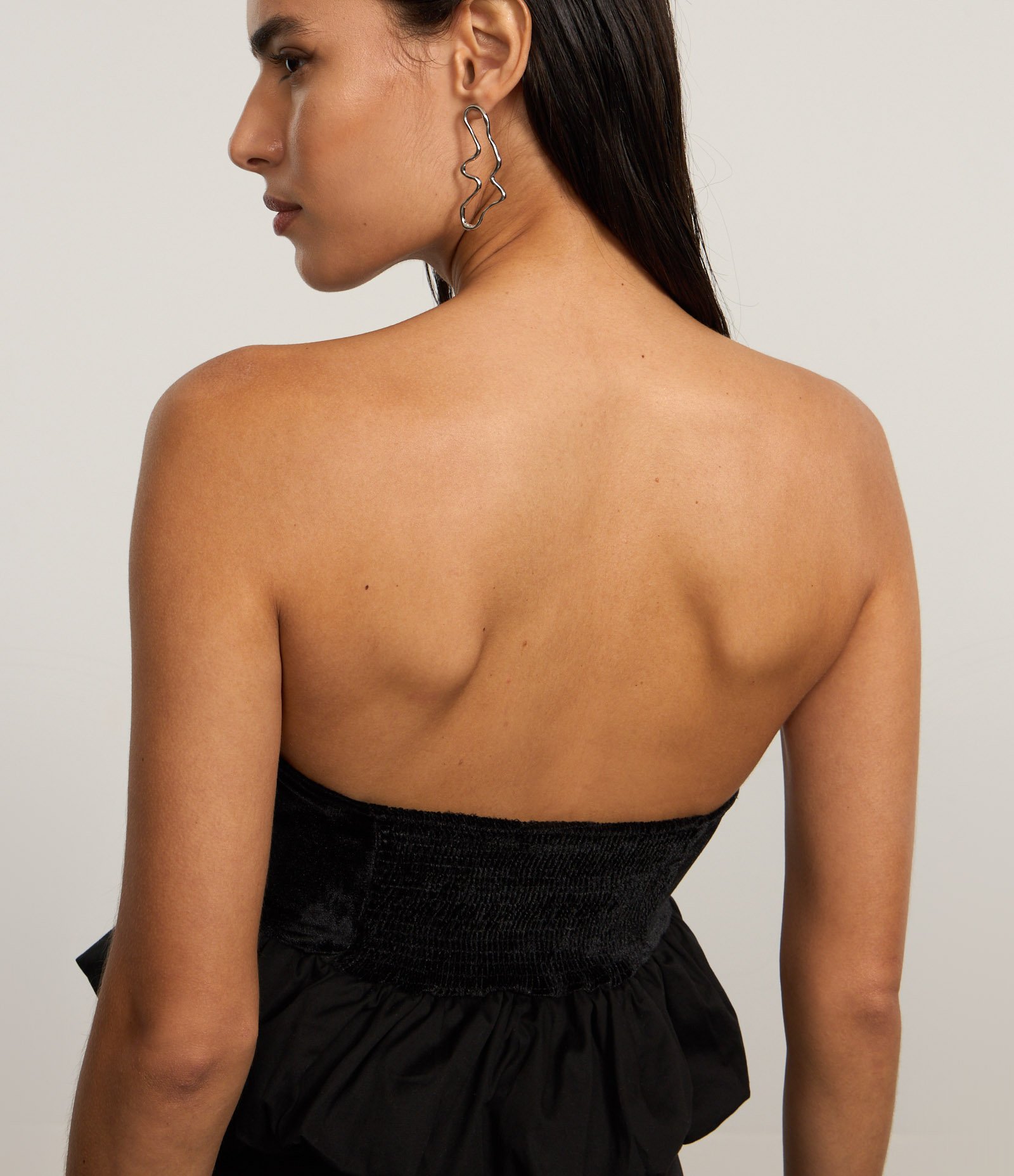 Blusa em Veludo com Barra Balonê Preto 4