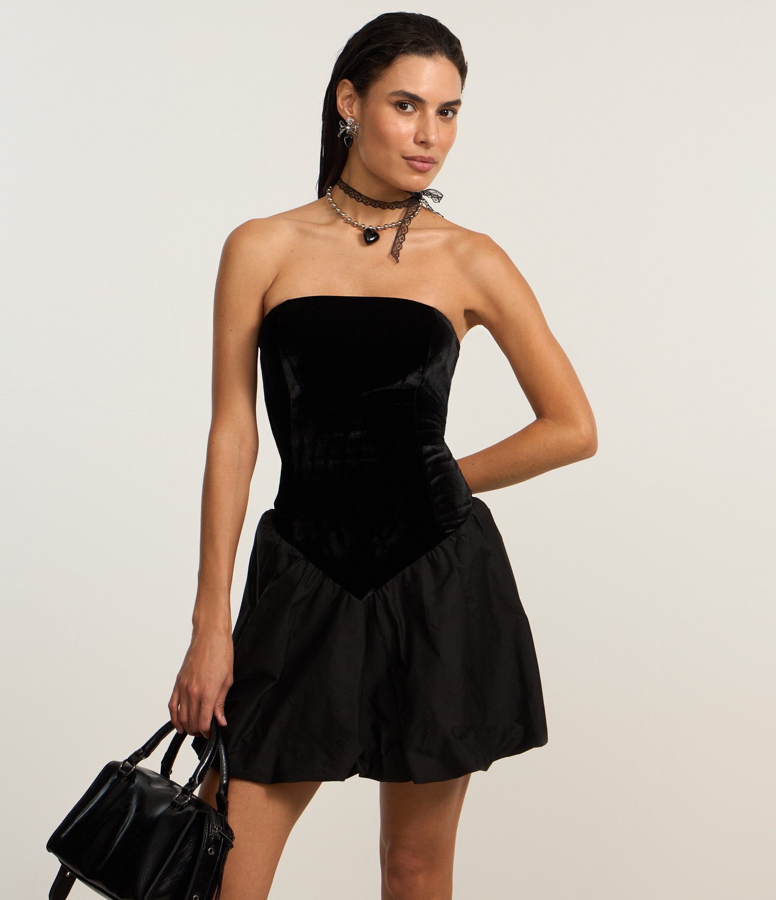 Vestido Balonê em Veludo Tomara que Caia Preto 1