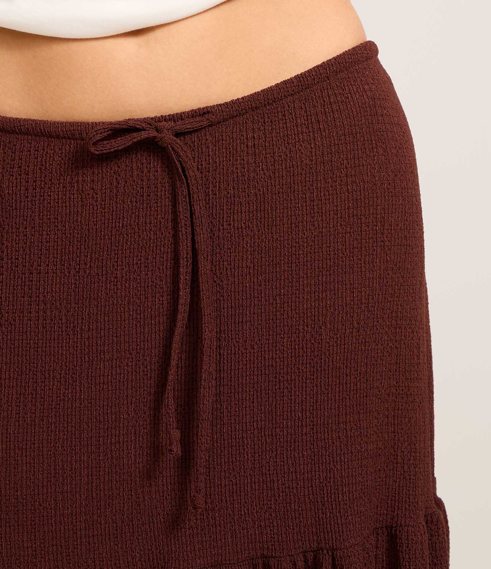 Saia Evasê Longa Texturizada com Amarração e Babado Marrom 4