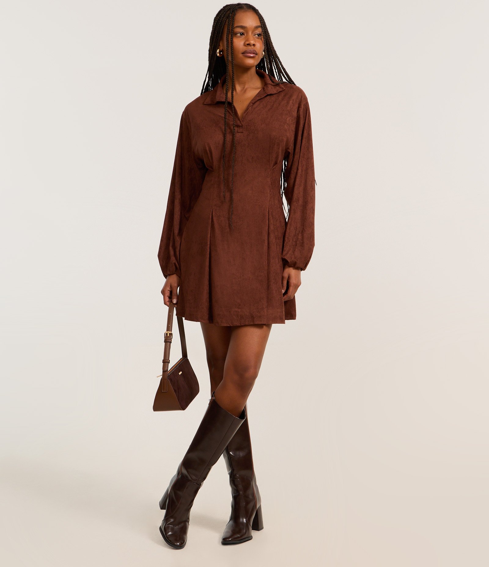 Vestido Evasê Curto em Suede com Gola Polo Marrom 2