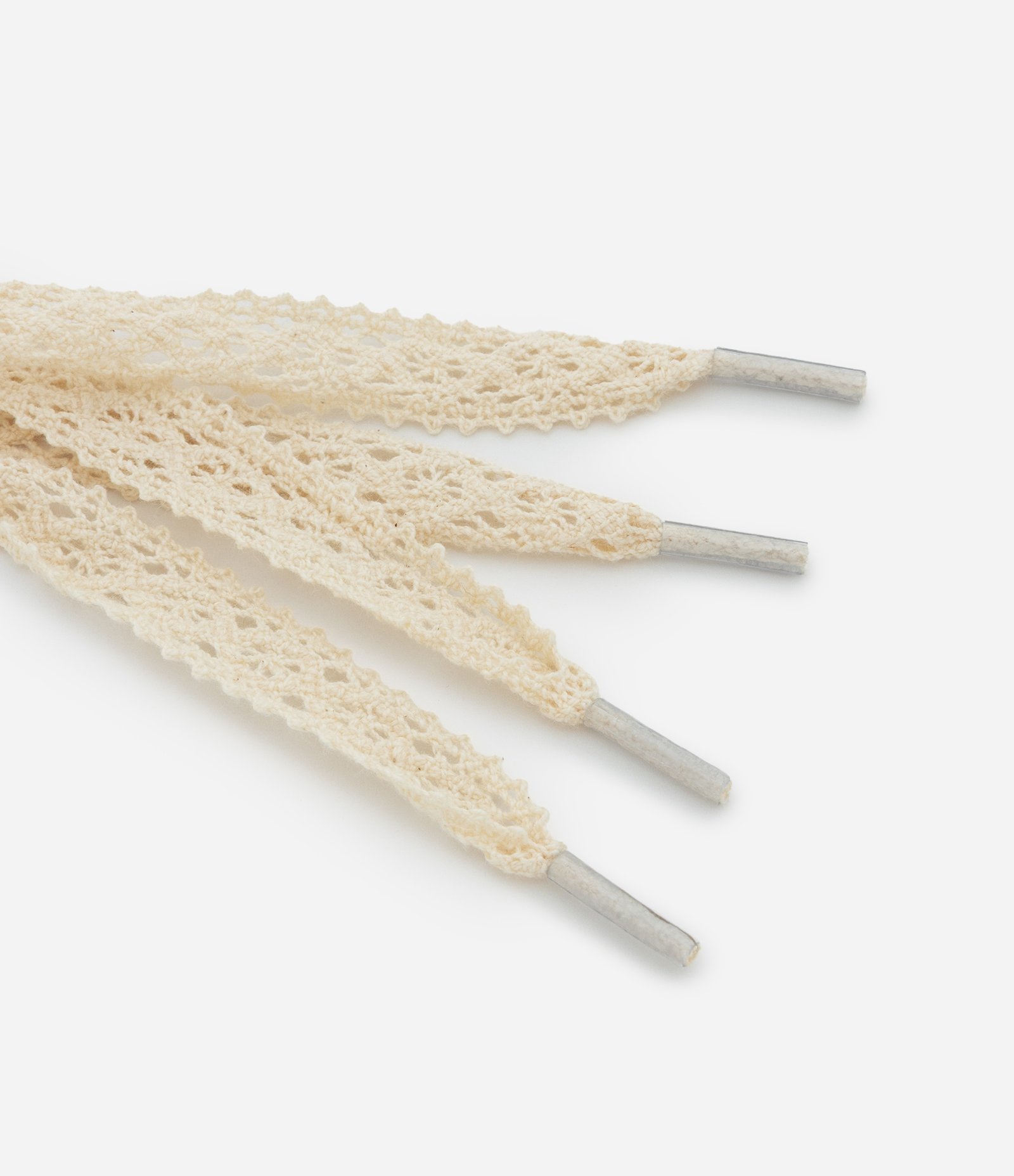 Kit 06 Pingentes e Cadarço de Tênis com Formatos Diversos e Textura Rendada Multicores 3