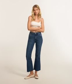 Calça Cropped Flare em Jeans com Barra Cortada