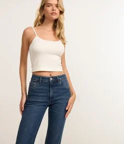 Calça Cropped Flare em Jeans com Barra Cortada