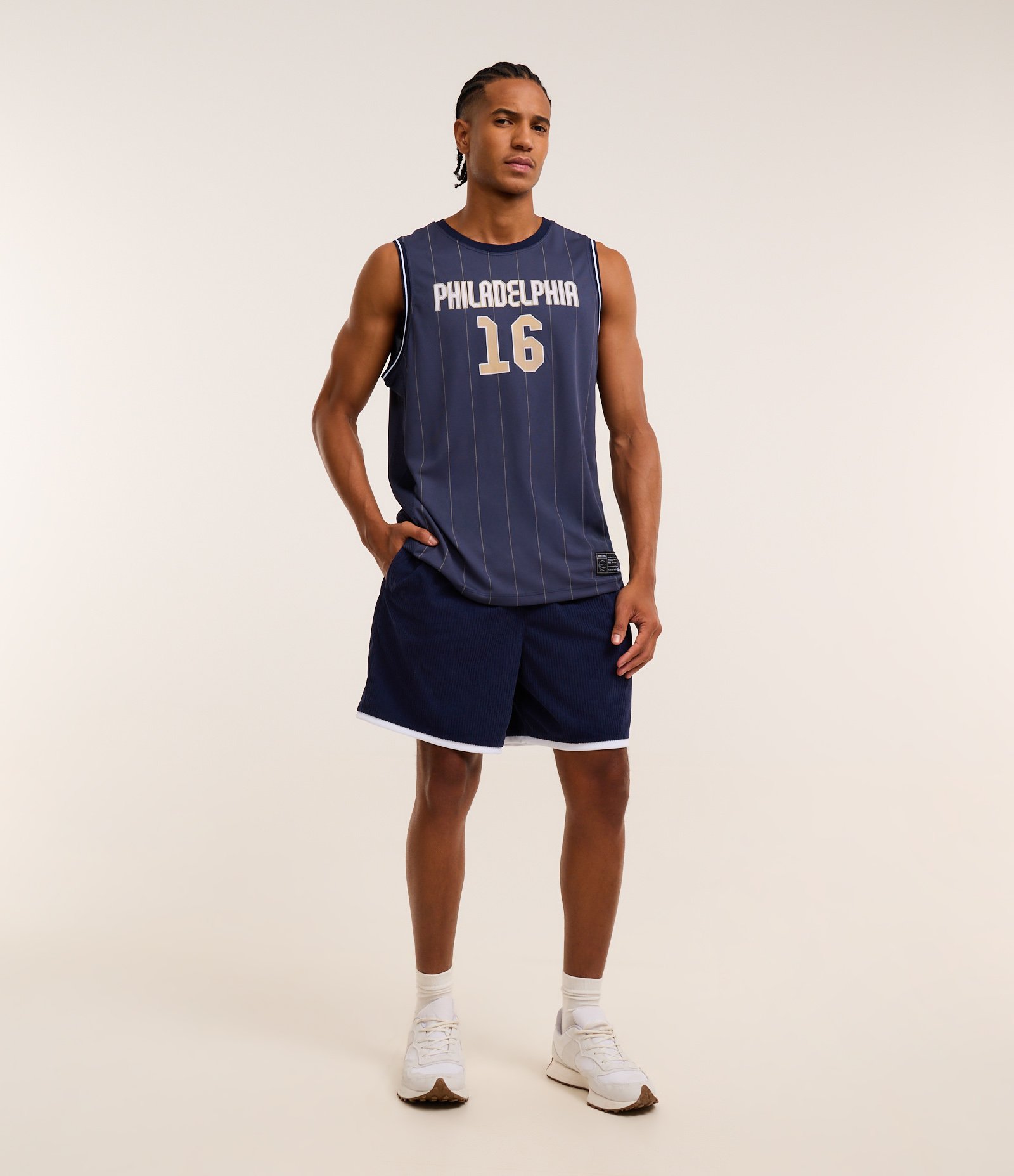 Bermuda Basquete Esportiva em Poliamida com Textura Veludo Azul Escuro 1
