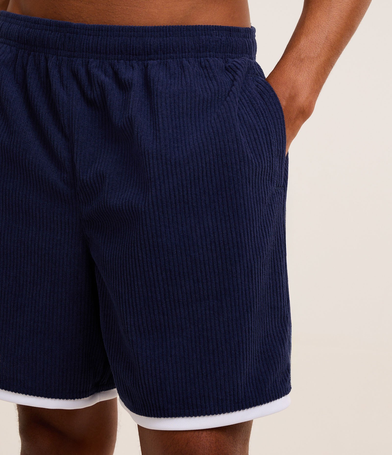 Bermuda Basquete Esportiva em Poliamida com Textura Veludo Azul Escuro 3