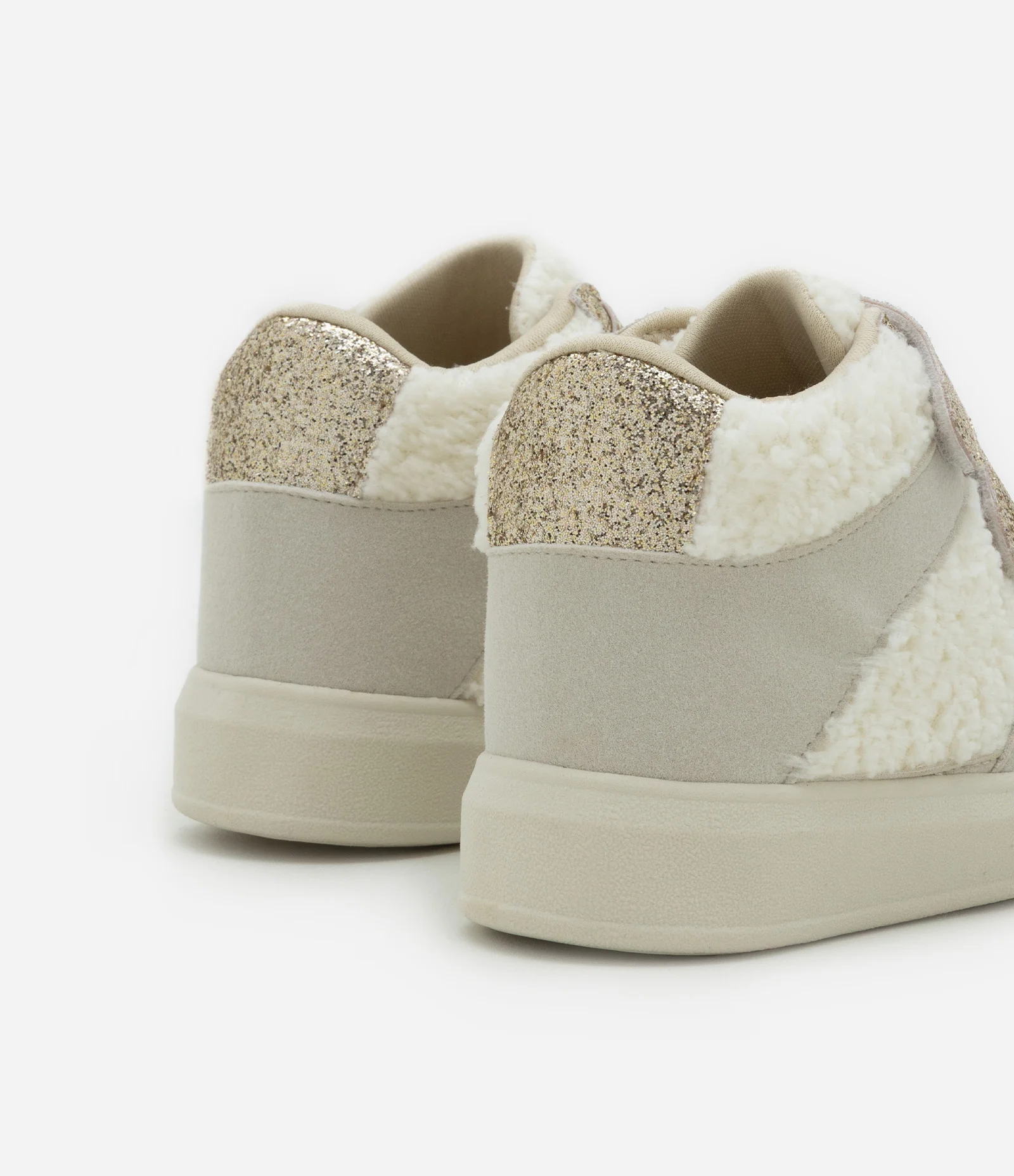 Tênis Abotinado Infantil com Recortes em Sherpa e Brilhos - Tam 20 ao 27 Off White 2