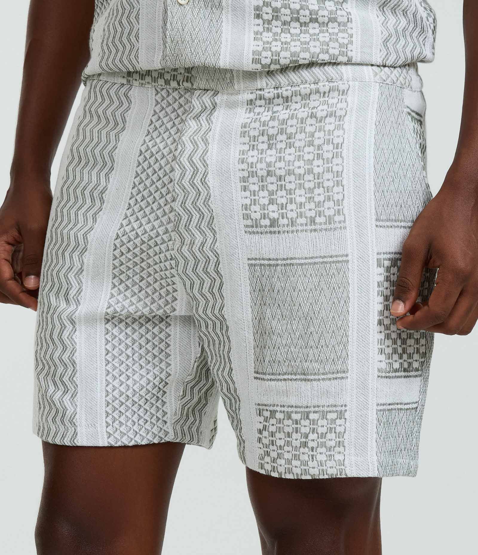 Bermuda em Jacquard Patchwork Geométricos em Tons Neutros Cinza 2