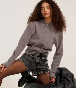 Short Regular em Jeans com Estrelas Bordadas