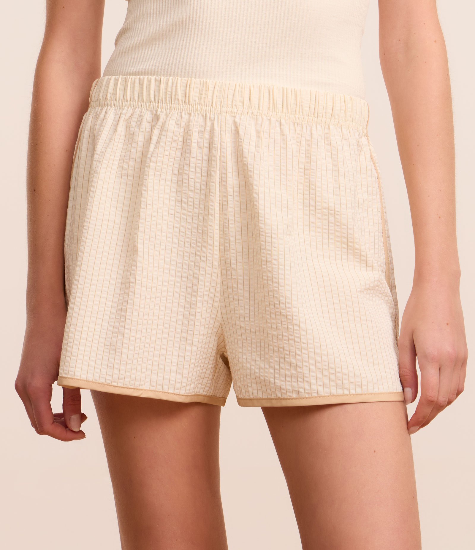 Short de Pijama em Anarruga Listrada com Barra Contrastante Amarelo 2