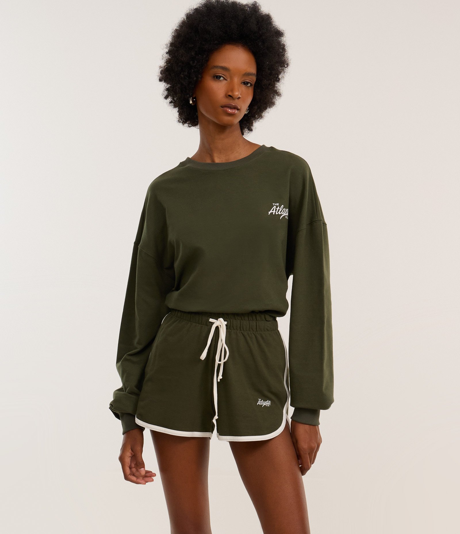 Short Curto em Moletom com Forro Fleece e Cós com Amarração Verde 2