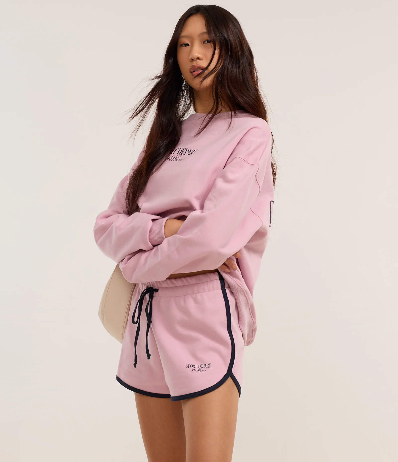 Short Curto em Moletom com Forro Fleece e Cós com Amarração Rosa 2