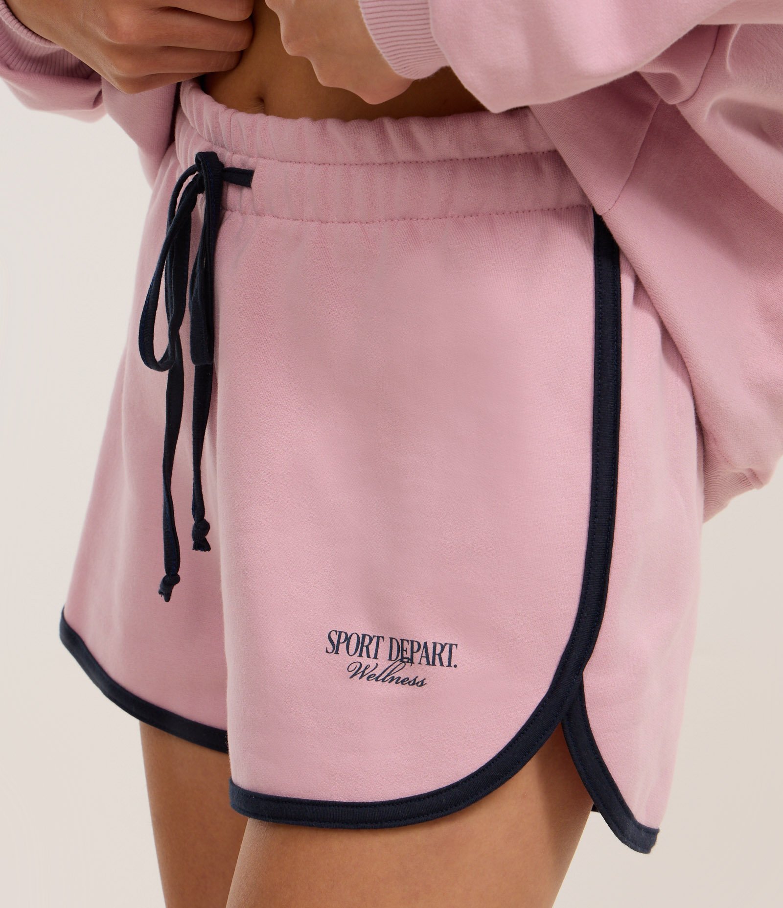 Short Curto em Moletom com Forro Fleece e Cós com Amarração Rosa 4