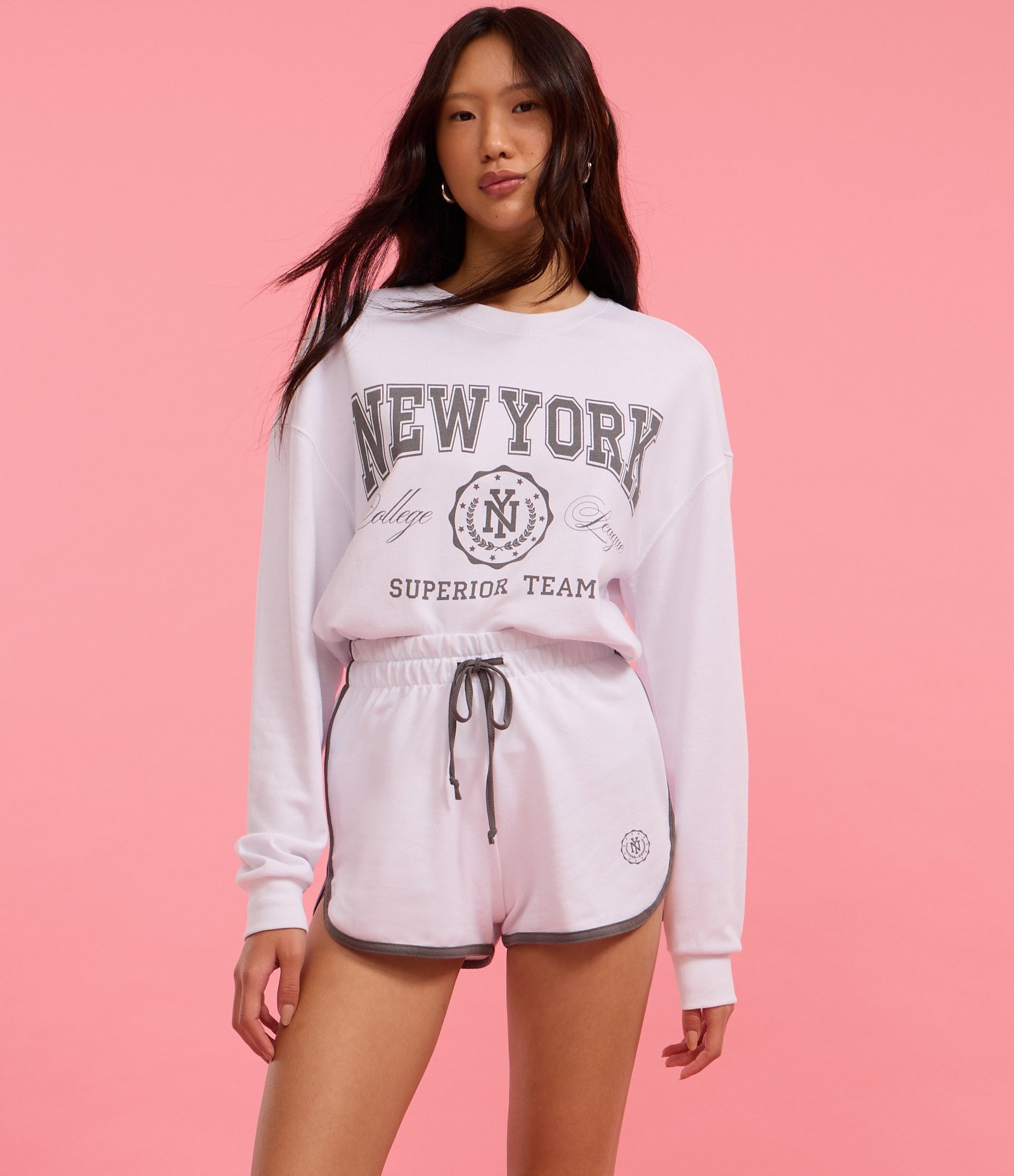 Short em Moletom com Forro Fleece e Viés Contrastante Branco 4