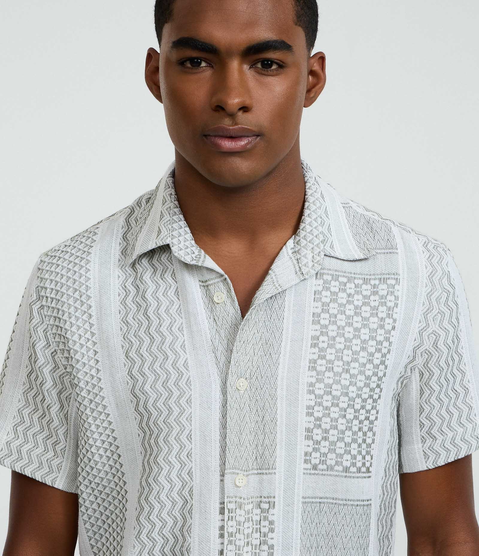 Camisa em Jacquard com Patchwork Geométrico em Tons Neutros Cinza 4
