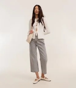 Calça Reta Cropped em Jeans com Passantes no Cós