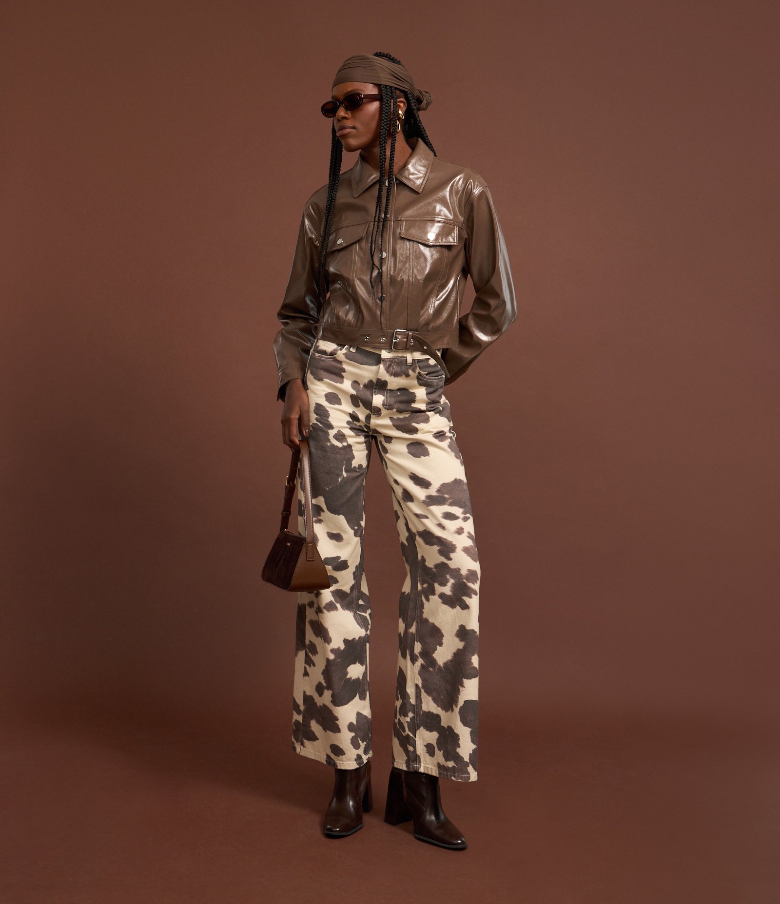 Calça Wide Leg em Sarja com Estampa de Vaquinha Off White/ Marrom 6