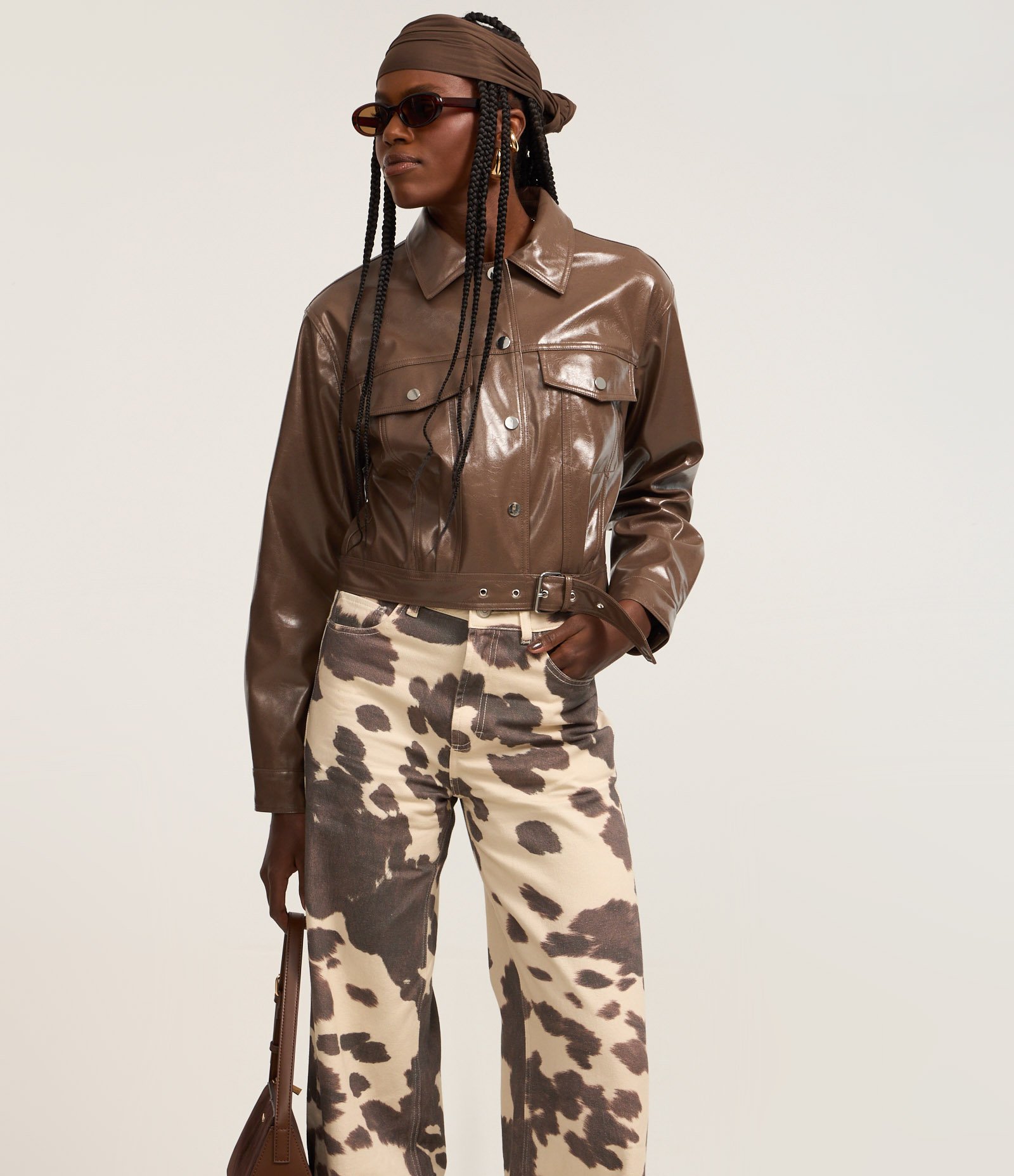 Calça Wide Leg em Sarja com Estampa de Vaquinha Off White/ Marrom 2