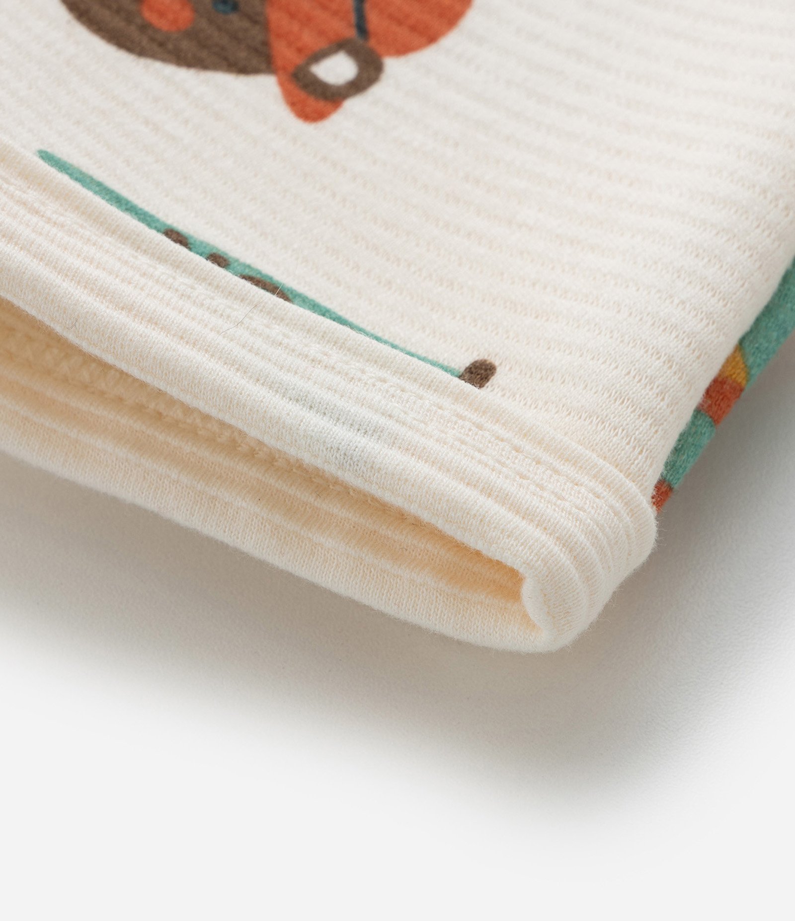 Jardineira Infantil Texturizada com Bolso - Tam 0 a 18 meses Bege 4