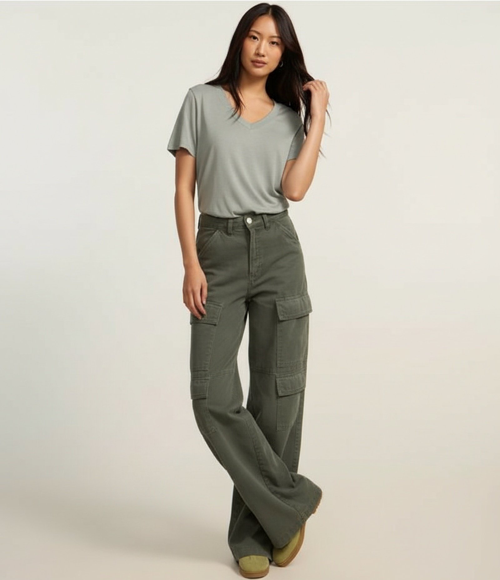 Blusa Básica em Viscose com Gola V em Ribana Cinza 1