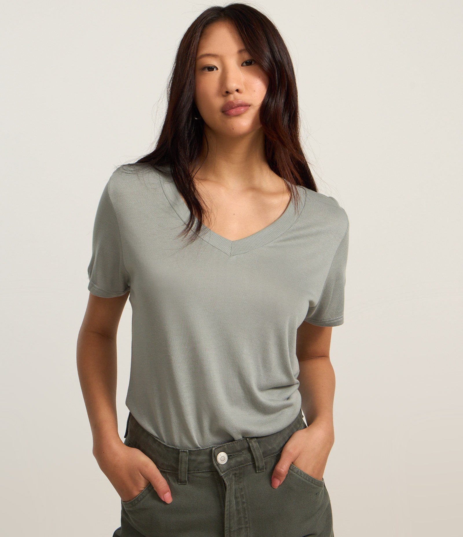 Blusa Básica em Viscose com Gola V em Ribana 3