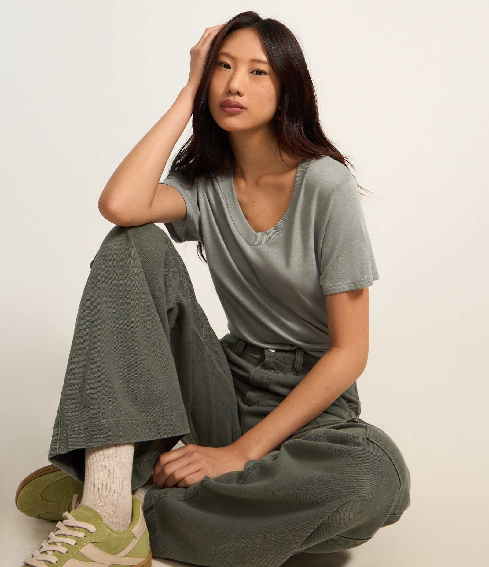 Blusa Básica em Viscose com Gola V em Ribana 4