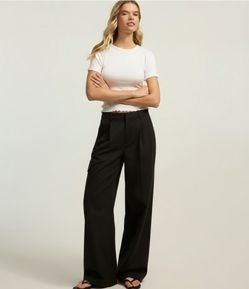 Calça Wide Leg Alfaiatada com Pregas Duplas