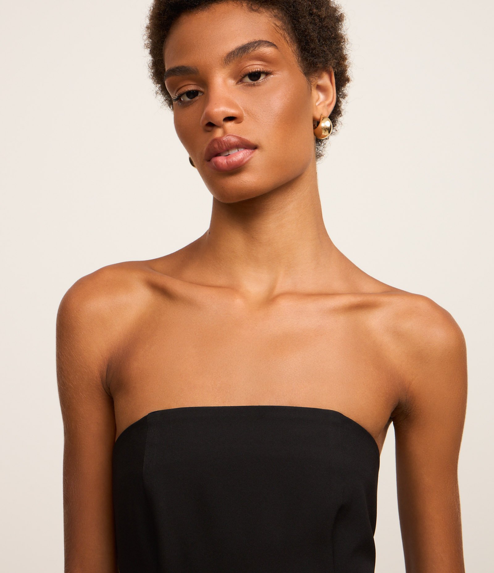 Vestido Curto Alfaiatado sem Alça com Decote Reto Preto 3