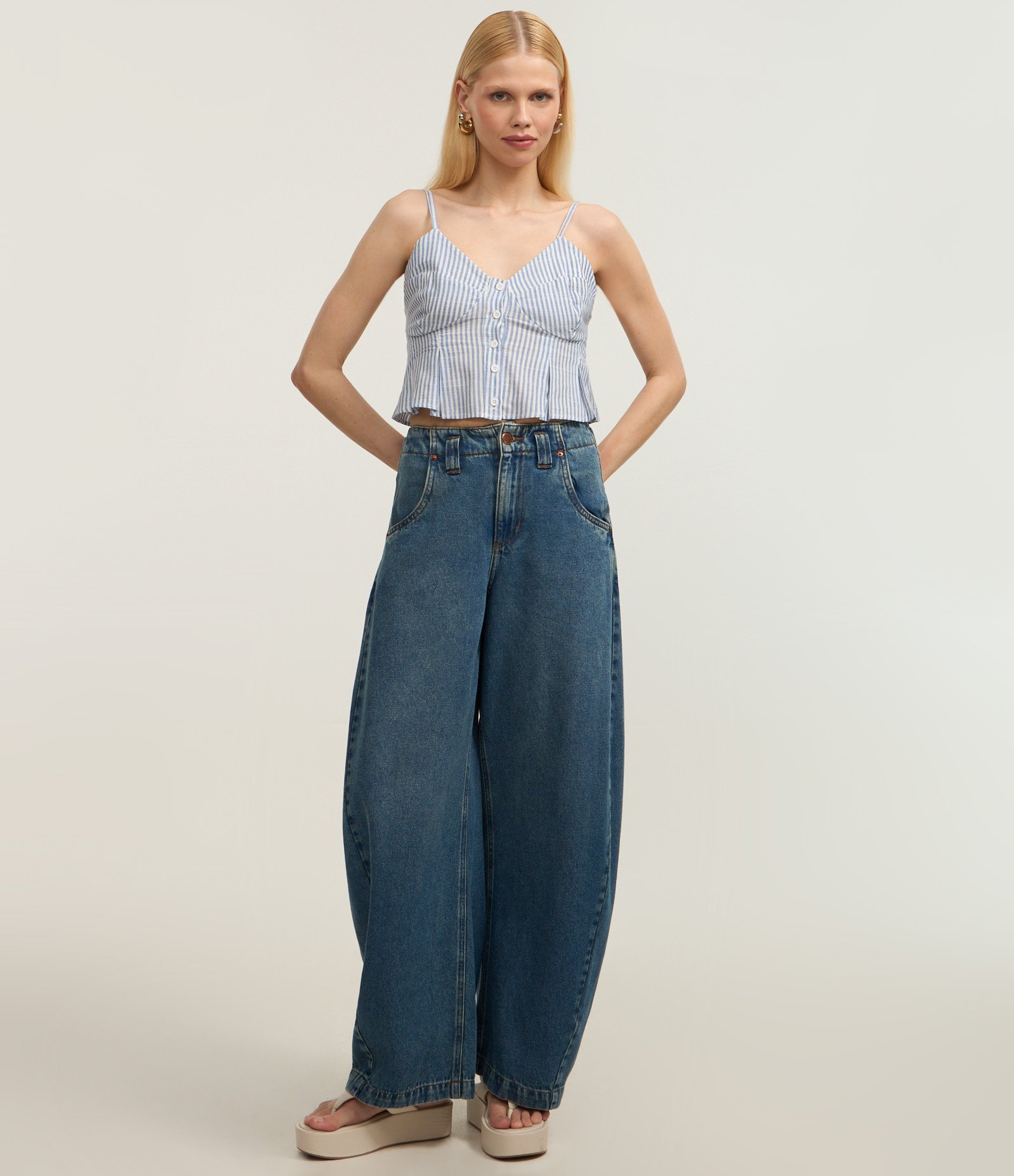 Blusa em Viscose Slub com Botões e Listras Azul 2