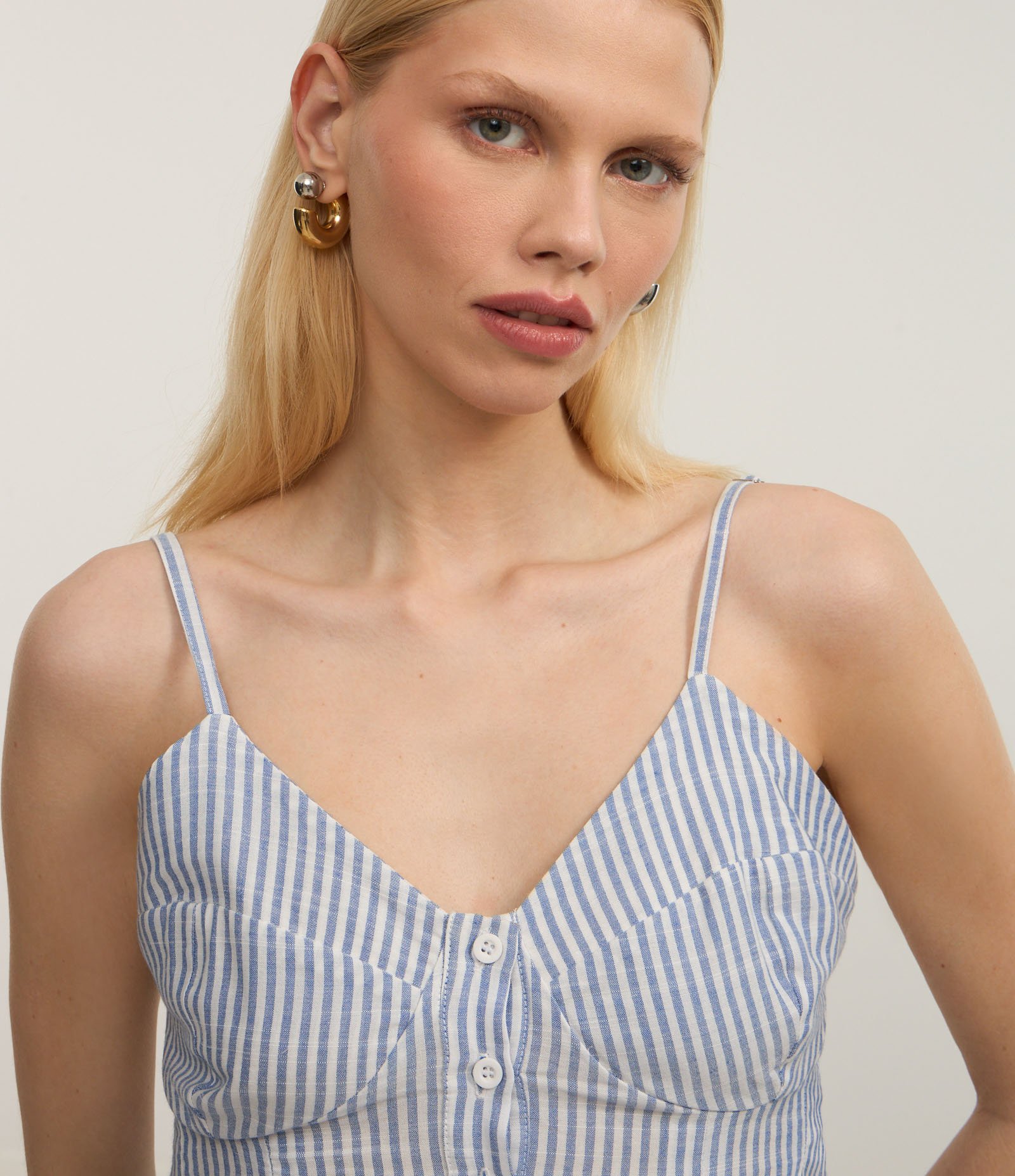 Blusa em Viscose Slub com Botões e Listras Azul 3